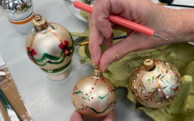 Kerstballen versieren